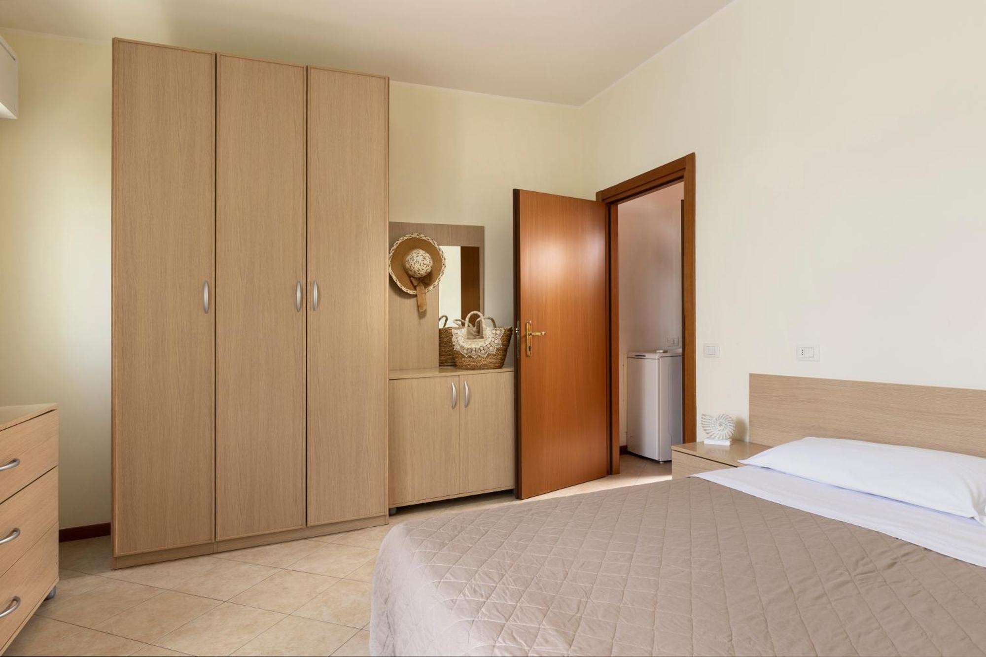 Residence Uno Studio&Suites Римини Экстерьер фото