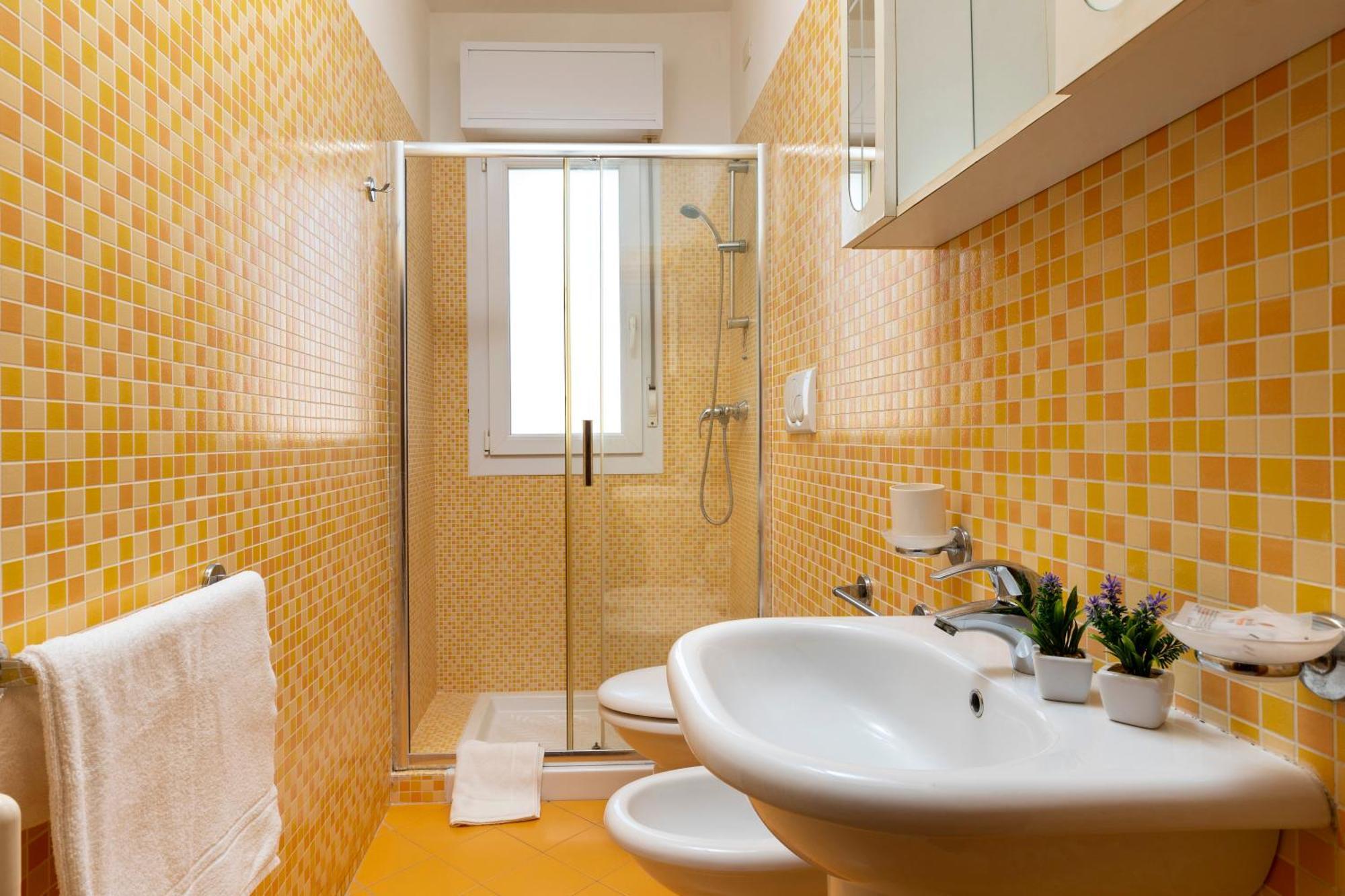 Residence Uno Studio&Suites Римини Экстерьер фото