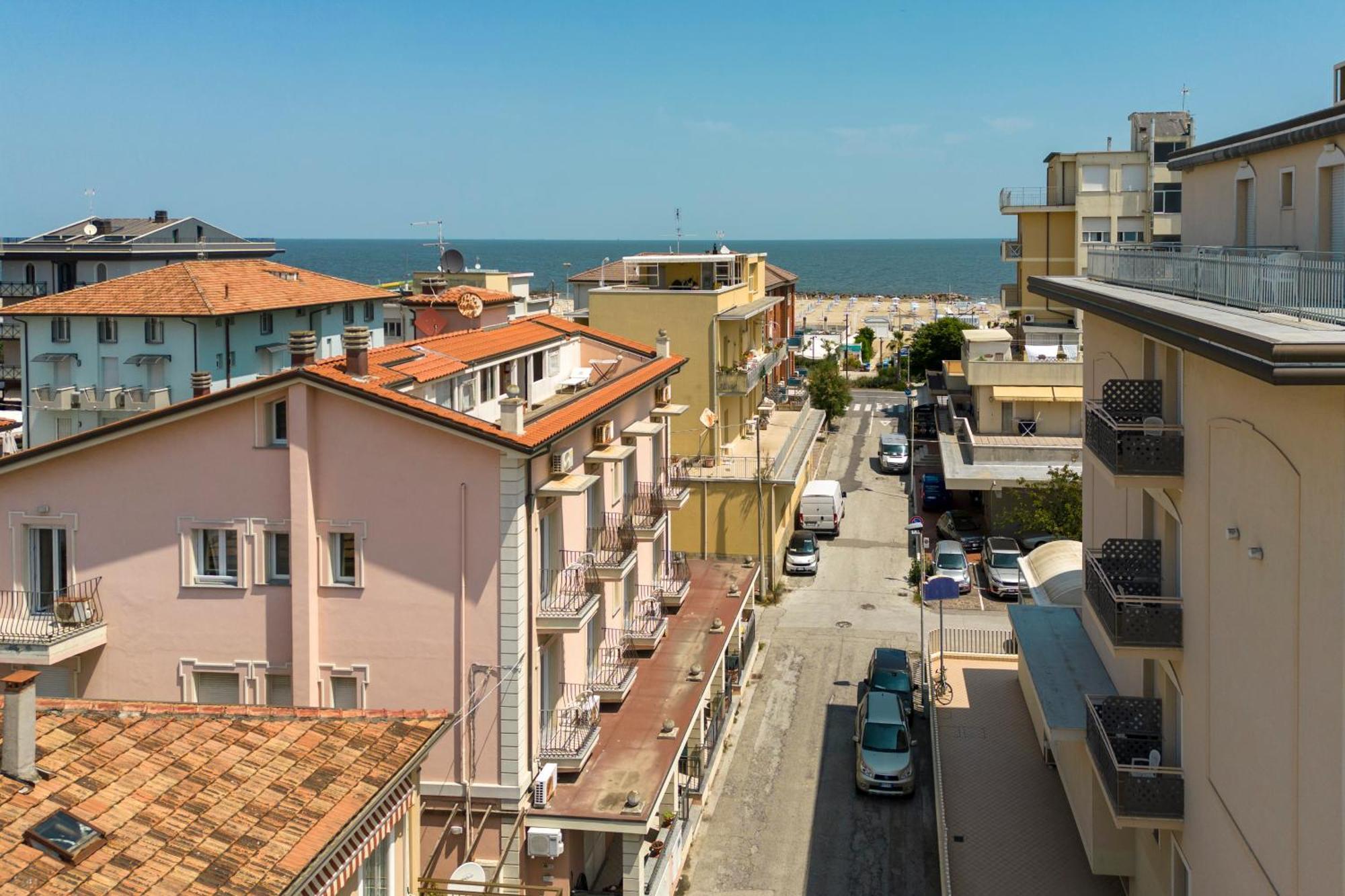 Residence Uno Studio&Suites Римини Экстерьер фото