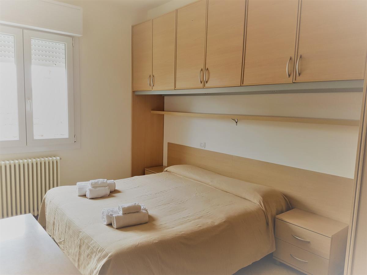Residence Uno Studio&Suites Римини Экстерьер фото