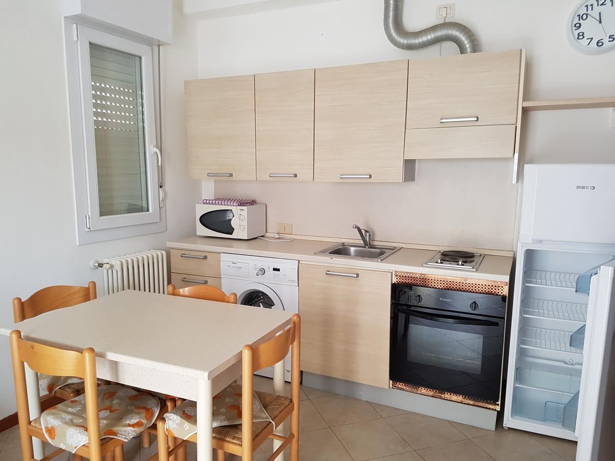 Residence Uno Studio&Suites Римини Экстерьер фото