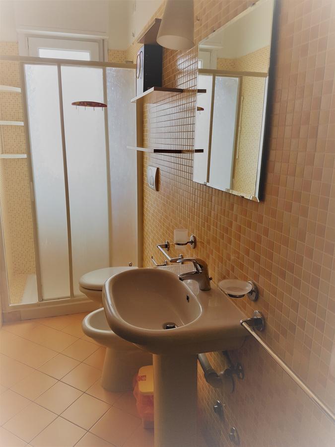 Residence Uno Studio&Suites Римини Экстерьер фото