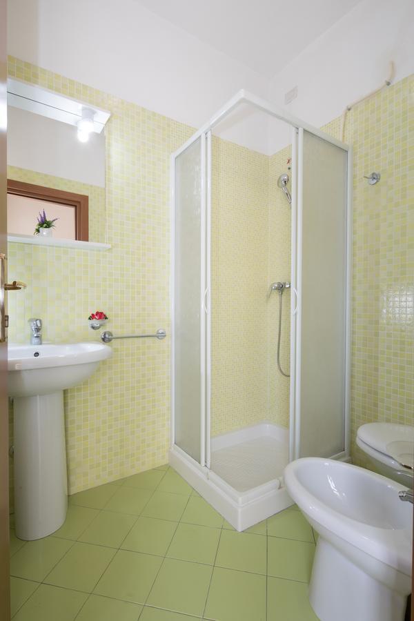 Residence Uno Studio&Suites Римини Экстерьер фото