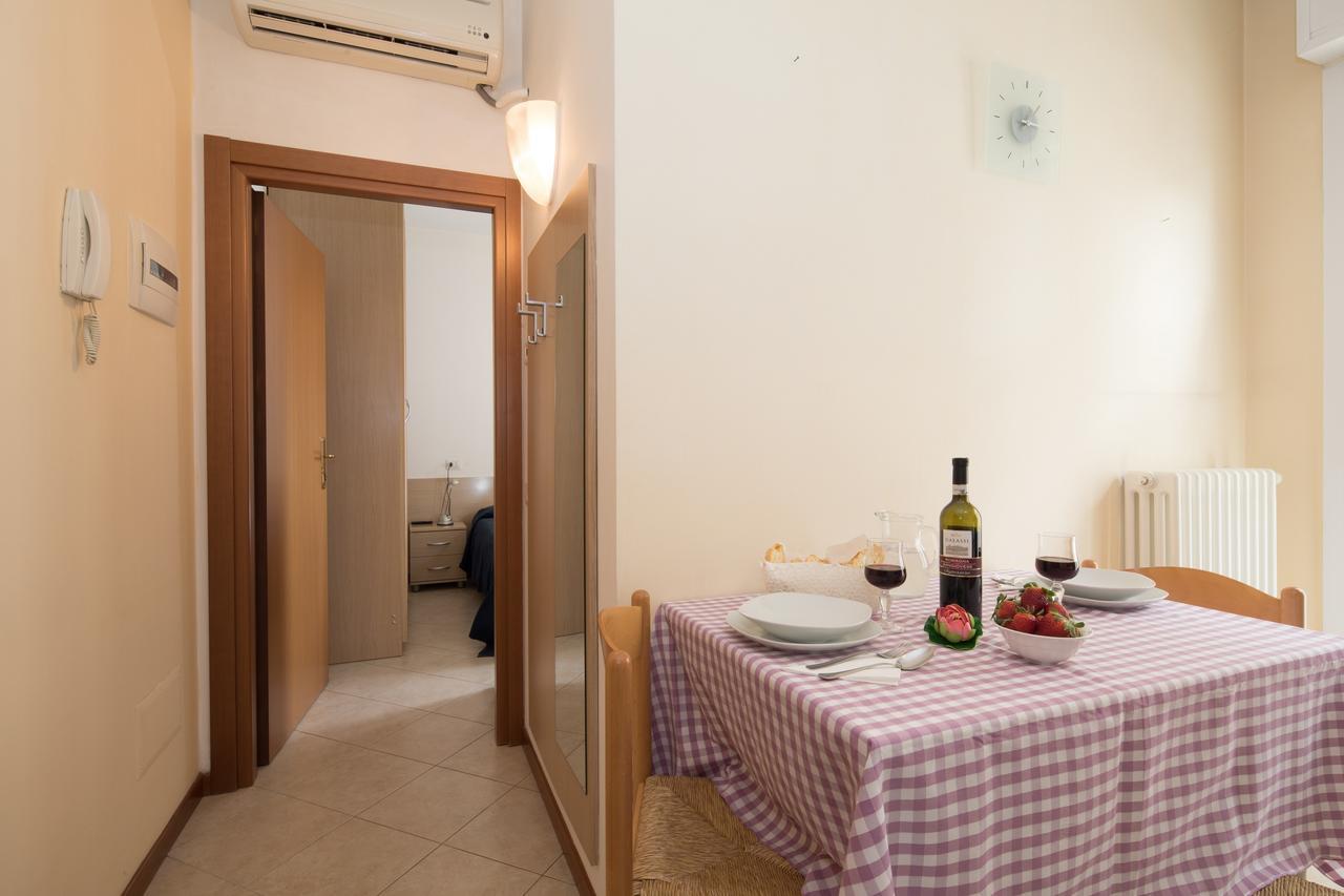 Residence Uno Studio&Suites Римини Экстерьер фото