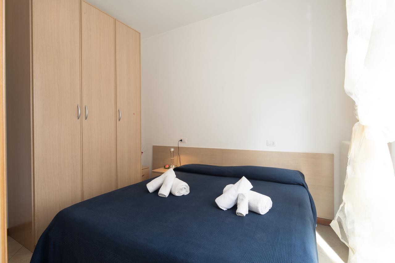 Residence Uno Studio&Suites Римини Экстерьер фото