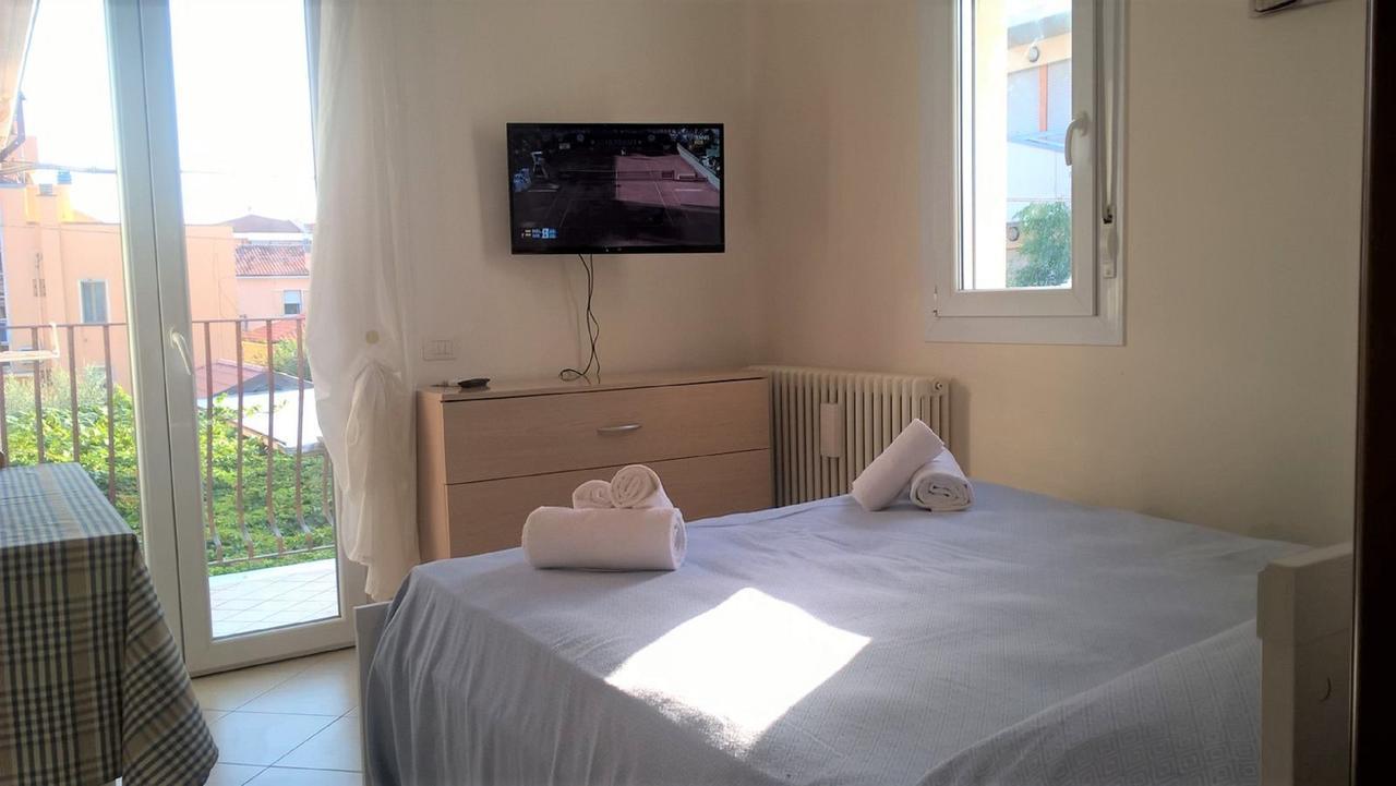Residence Uno Studio&Suites Римини Экстерьер фото