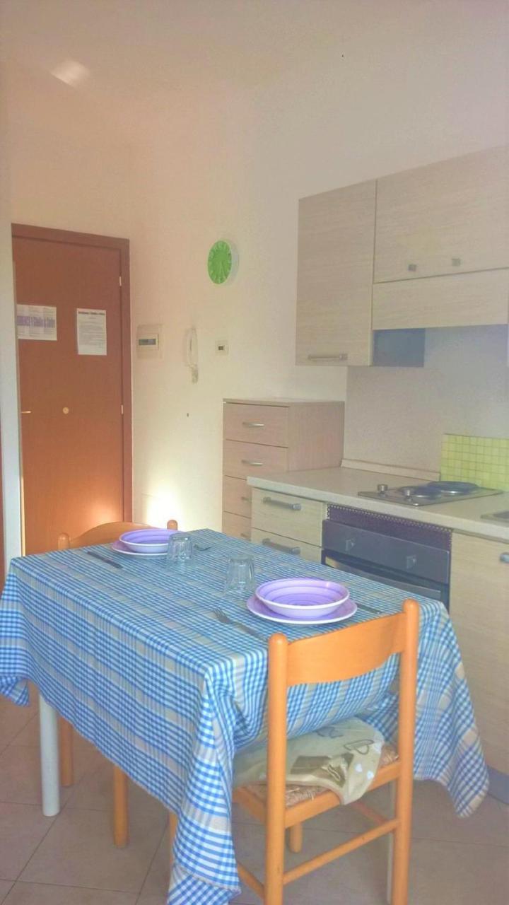 Residence Uno Studio&Suites Римини Экстерьер фото