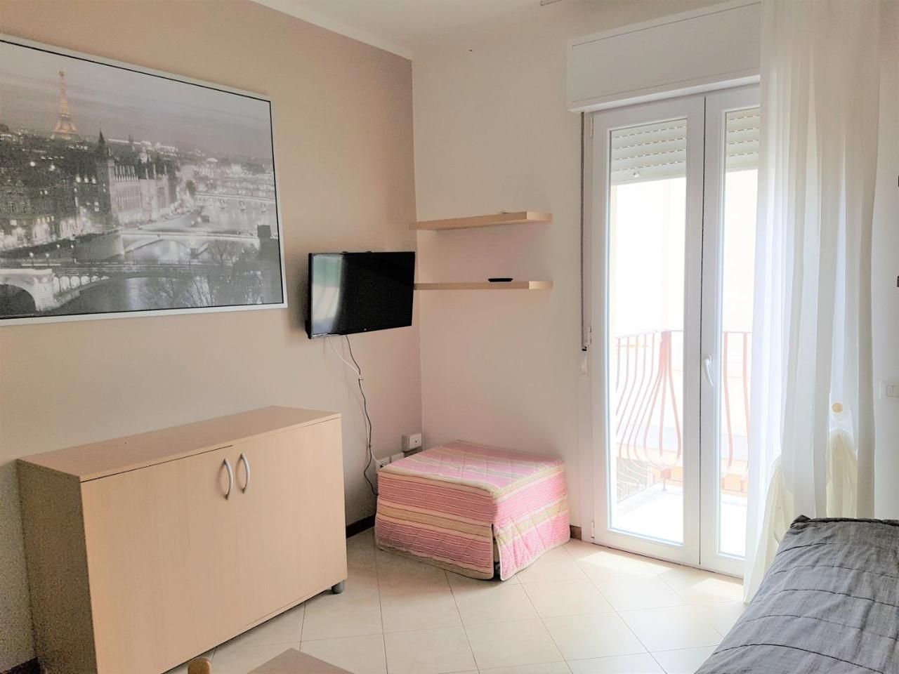 Residence Uno Studio&Suites Римини Экстерьер фото