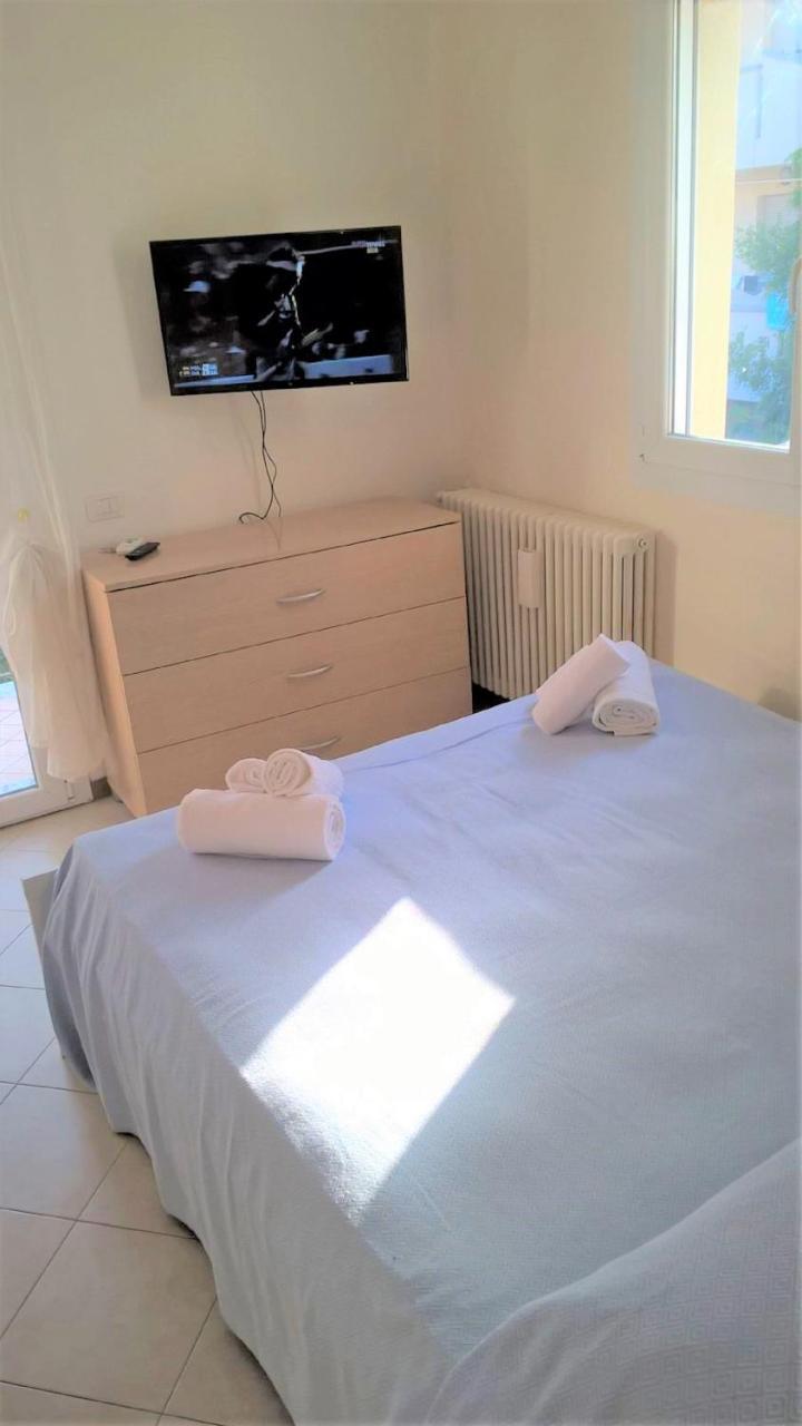 Residence Uno Studio&Suites Римини Экстерьер фото