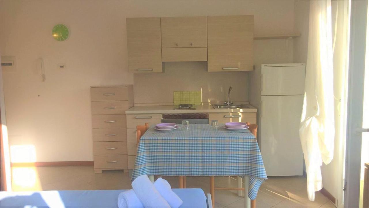 Residence Uno Studio&Suites Римини Экстерьер фото