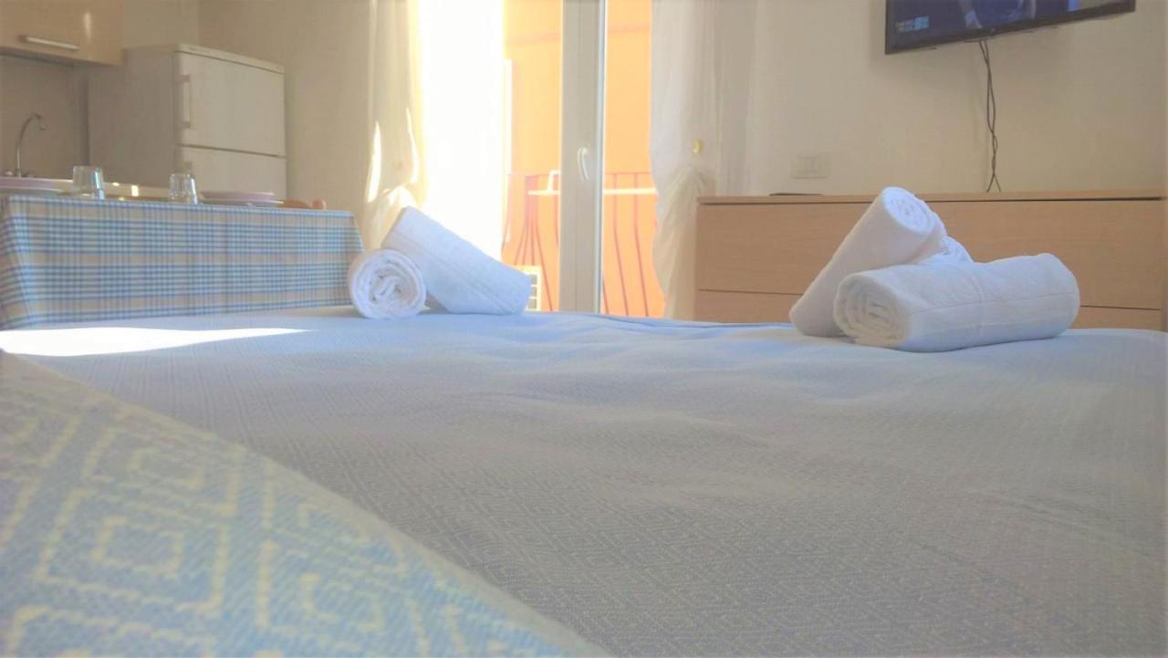 Residence Uno Studio&Suites Римини Экстерьер фото