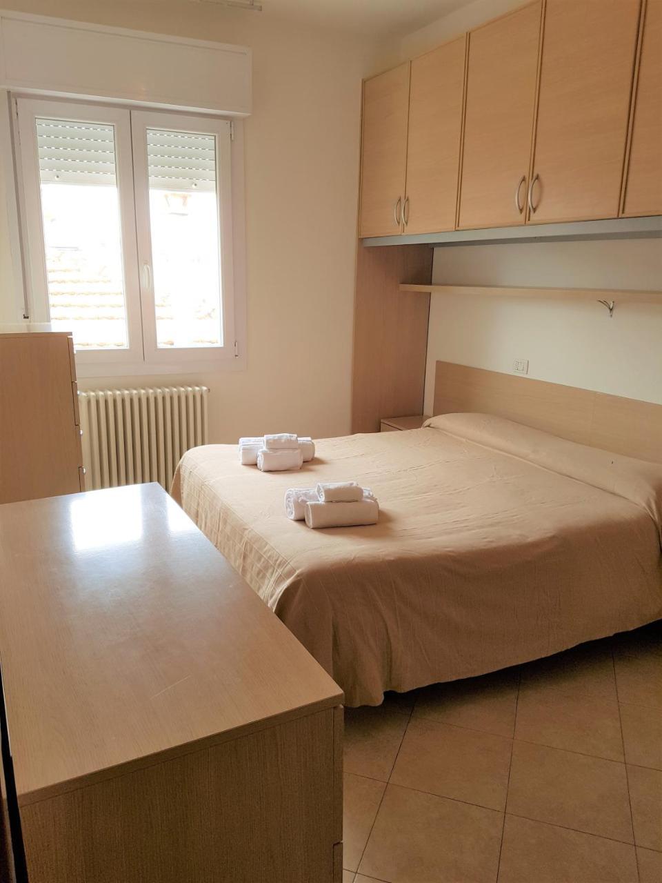 Residence Uno Studio&Suites Римини Экстерьер фото