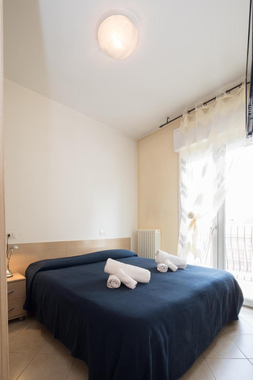 Residence Uno Studio&Suites Римини Экстерьер фото